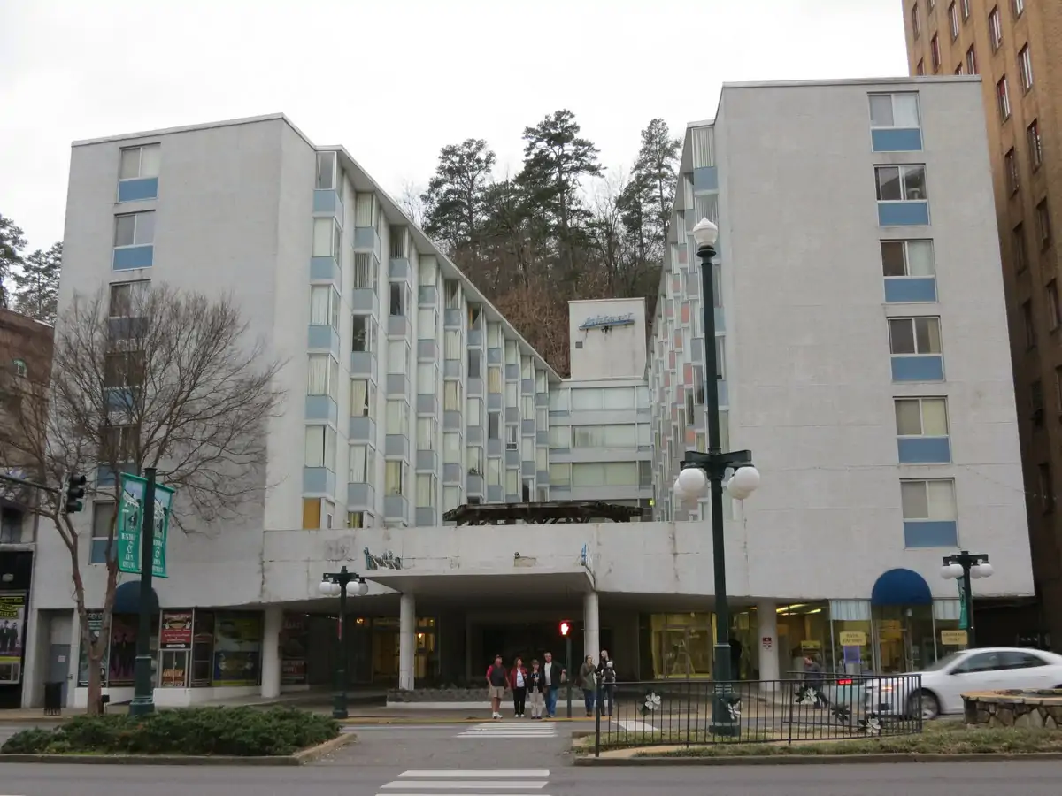 Aristocrat Manor Apartments