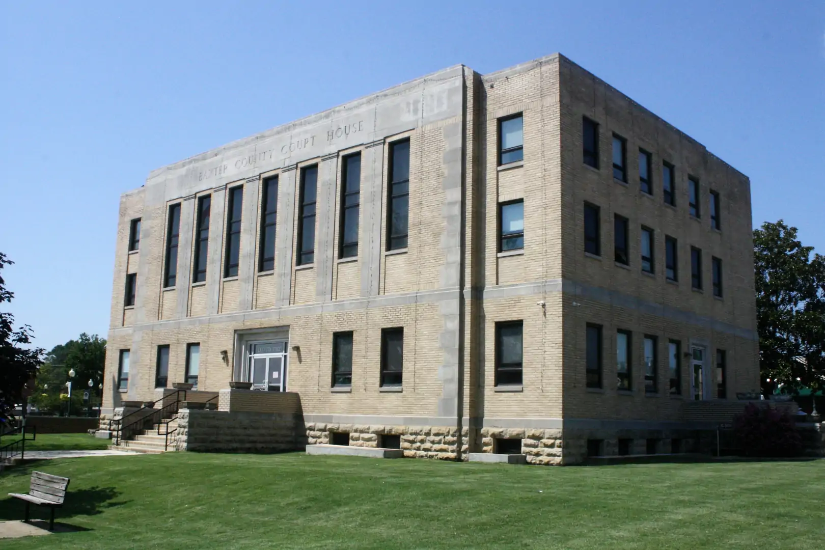 Baxter County Courthouse