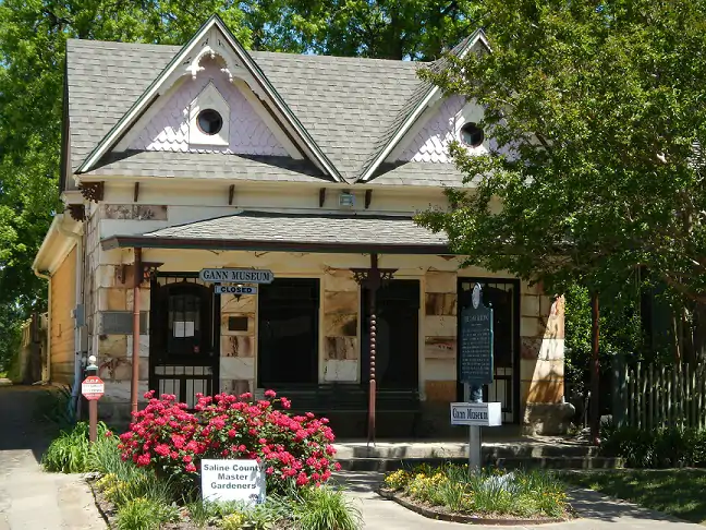 Gann Building, Market St., Benton, AR