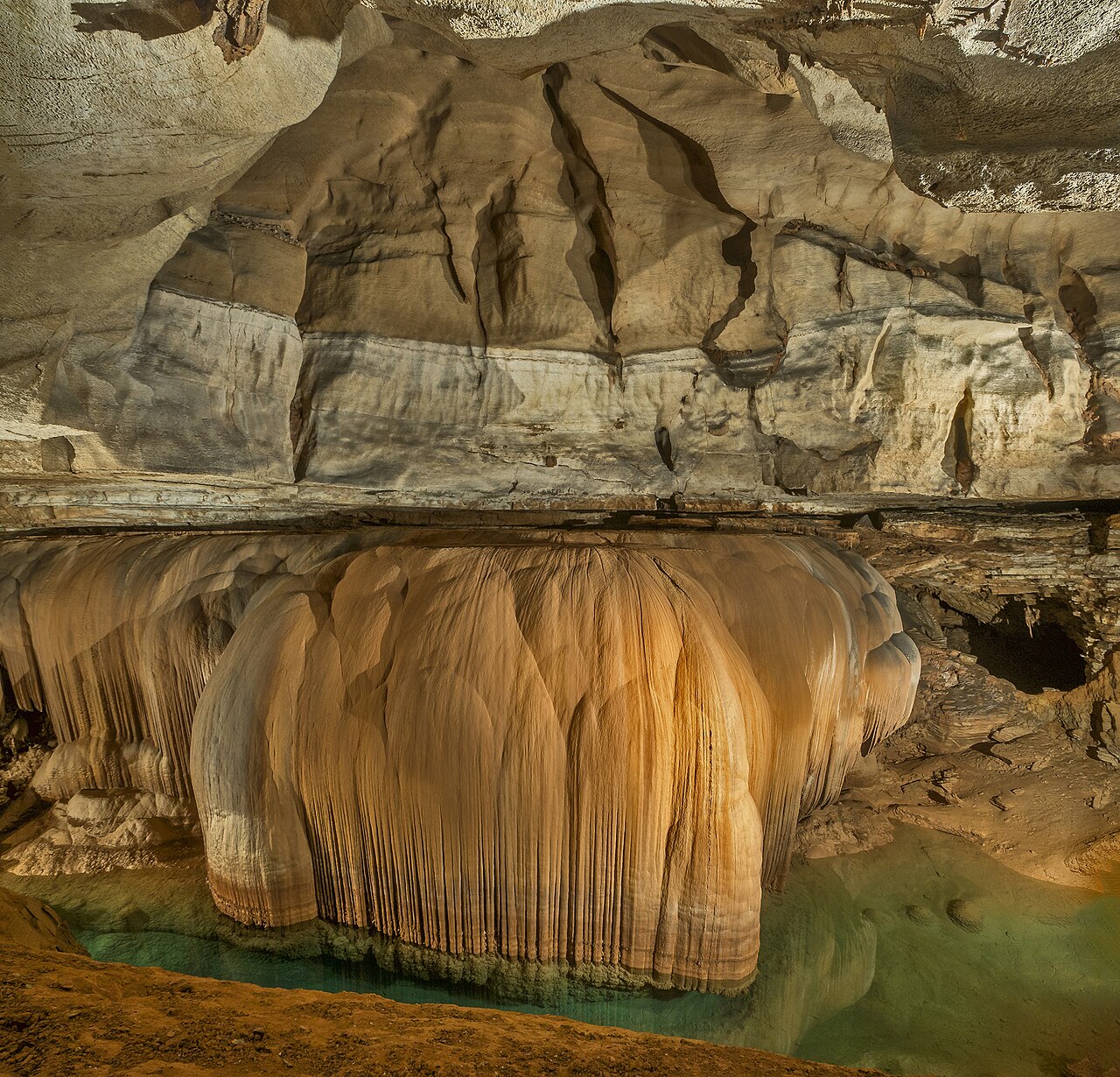 Blanchard Springs Giant Flowstone